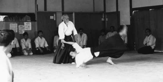 https://www.aikido-hornaves.sk/files/aiki-foto/ueshiba1.jpg